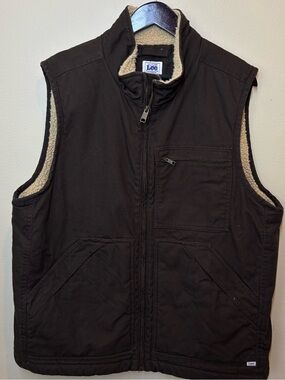 Lee Men’s Brown Sherpa-Lined Zip Front Vest. Large, nwot
